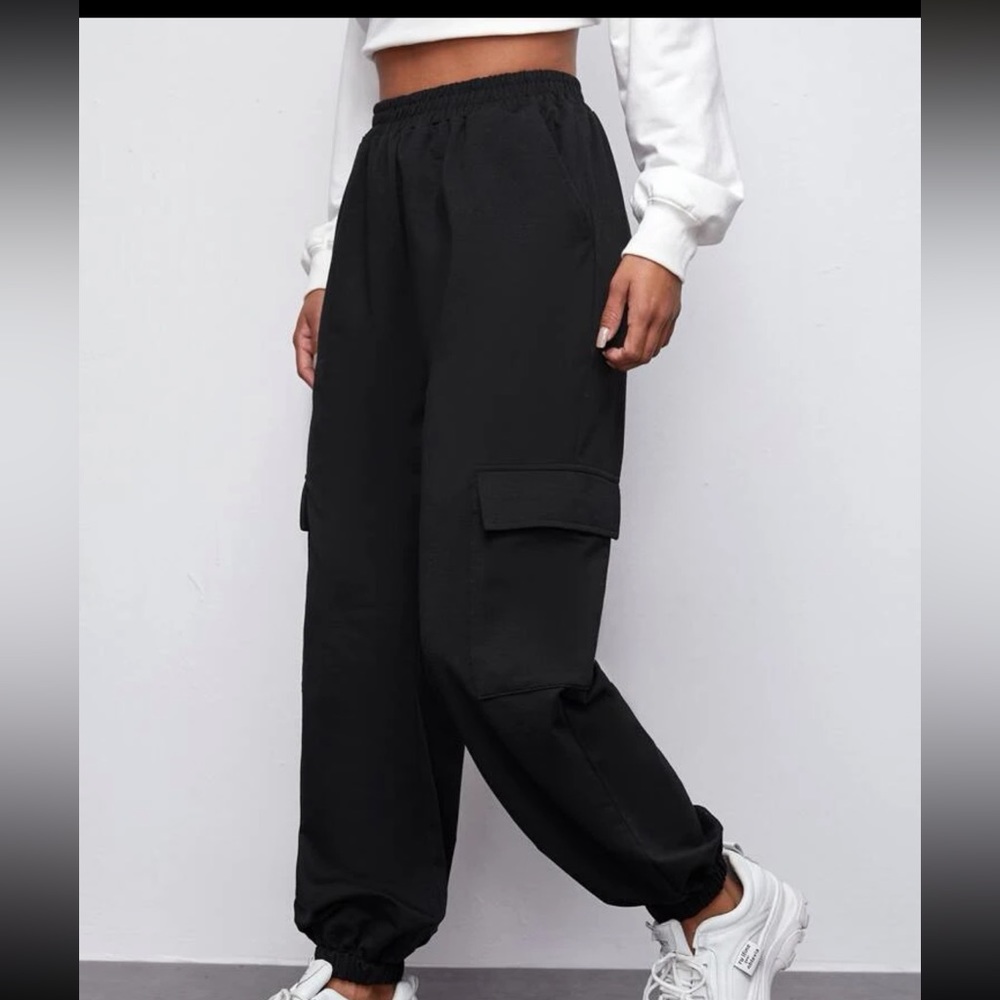 Black sweatpants with pockets